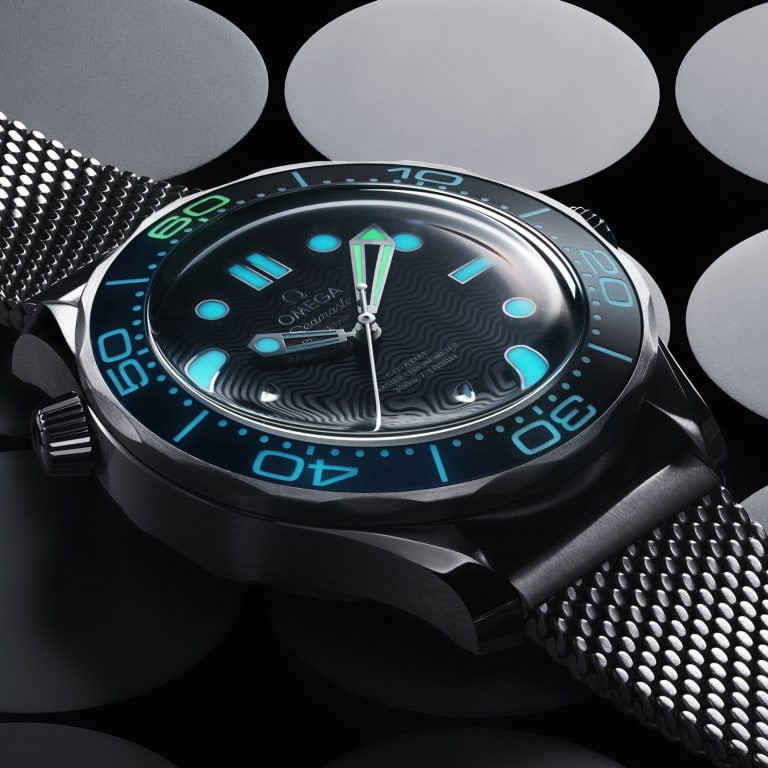 Seamaster Diver 300m "James Bond 60th Anniversary" Steel Blue Dial 42mm Product Image 5