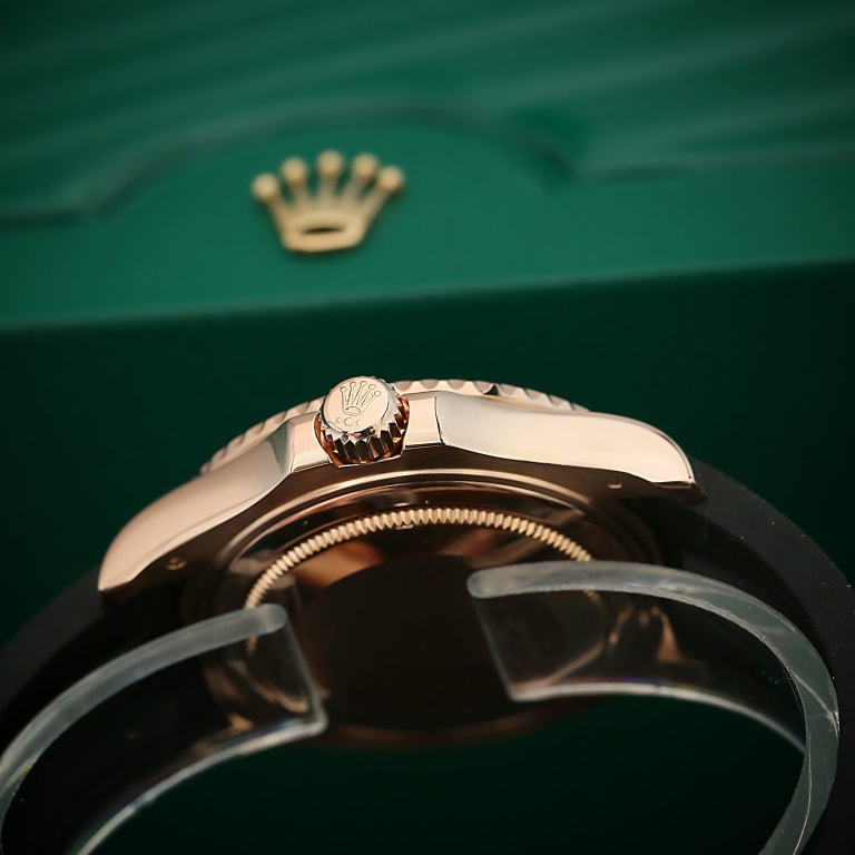 Yacht-Master Rose Gold Oysterflex Black Dial 37mm Product Image 4