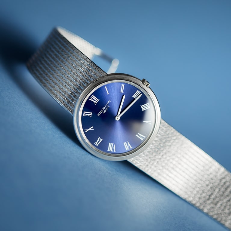 Vintage Calatrava White Gold Blue Dial 33mm Product Image 9