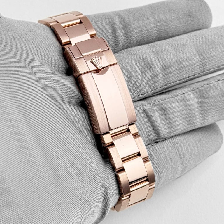 Daytona Rose Gold Rainbow Black Dial 40mm Product Image 9