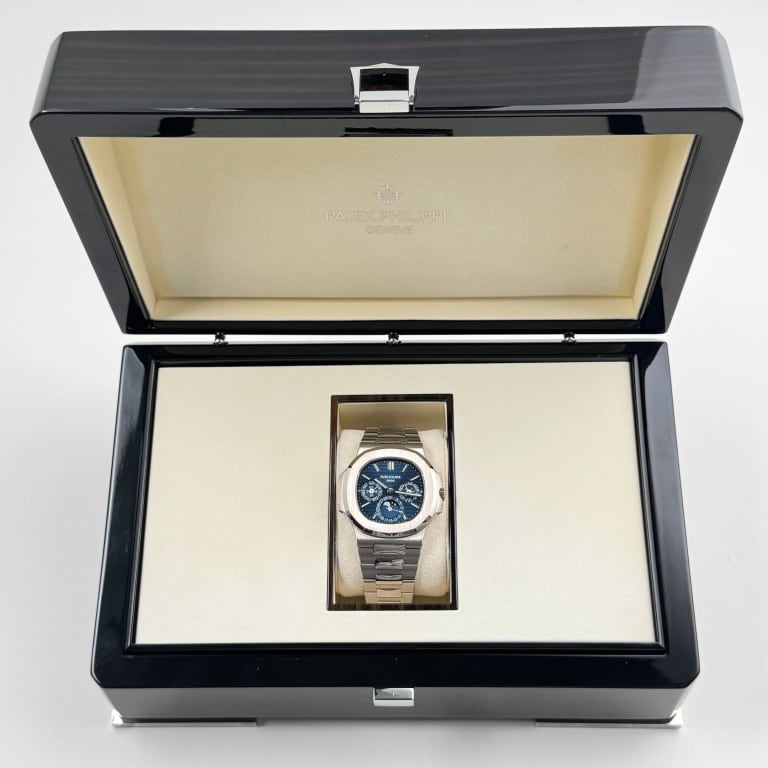 Nautilus Perpetual Calendar White Gold Blue Dial 40mm Product Image 10