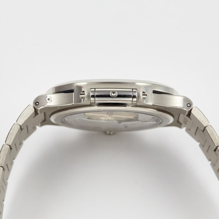 Nautilus Perpetual Calendar White Gold Blue Dial 40mm Product Image 5