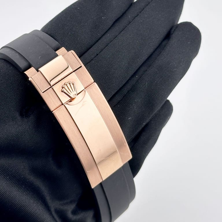 Yacht-Master Rose Gold Oysterflex Black Dial 40mm Product Image 8