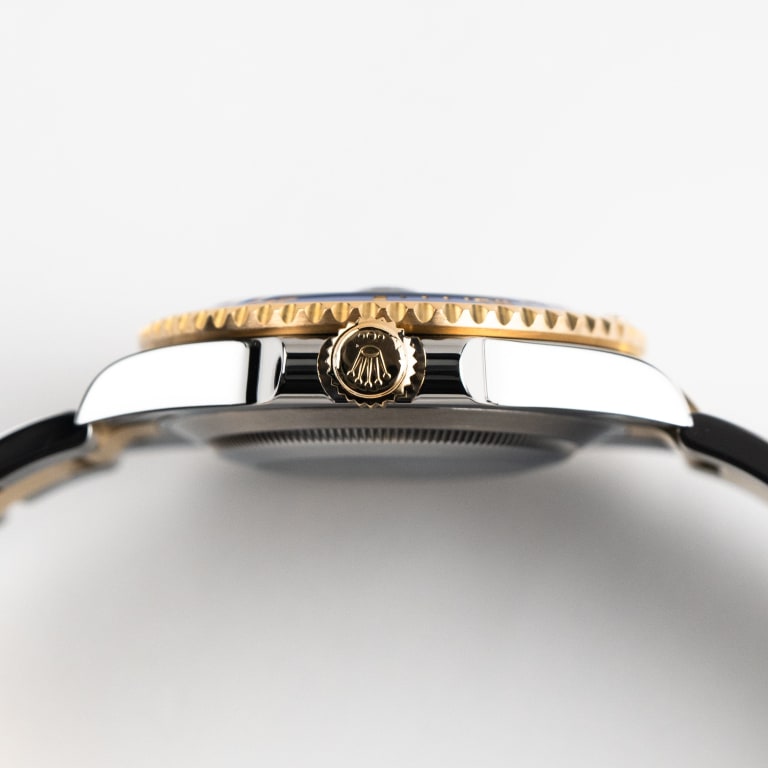 Submariner  Date Yellow Gold & Steel Blue Dial 41mm Product Image 4