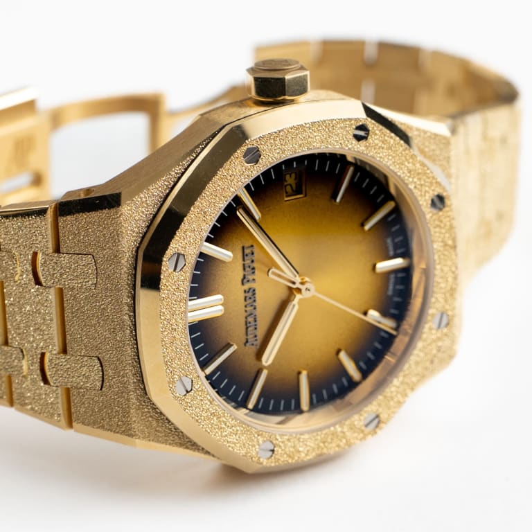 Royal Oak Selfwinding Frosted Yellow Gold Champagne Dial 37mm Product Image 3