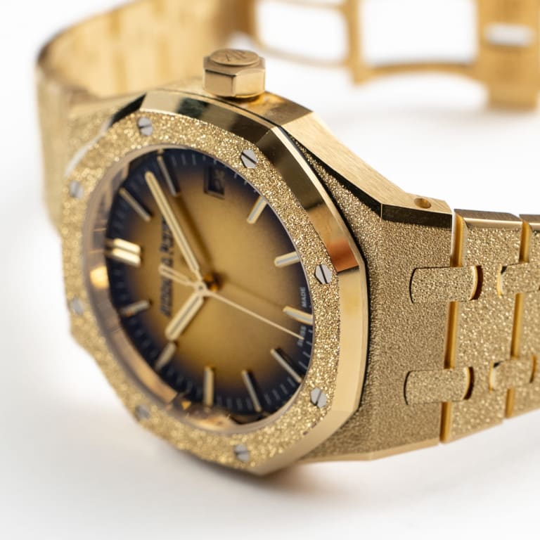 Royal Oak Selfwinding Frosted Yellow Gold Champagne Dial 37mm Product Image 2