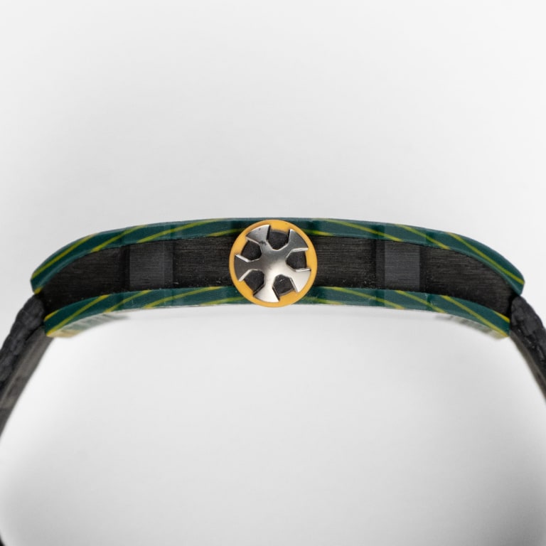 RM67-02 Wayde Van Niekerk Product Image 5