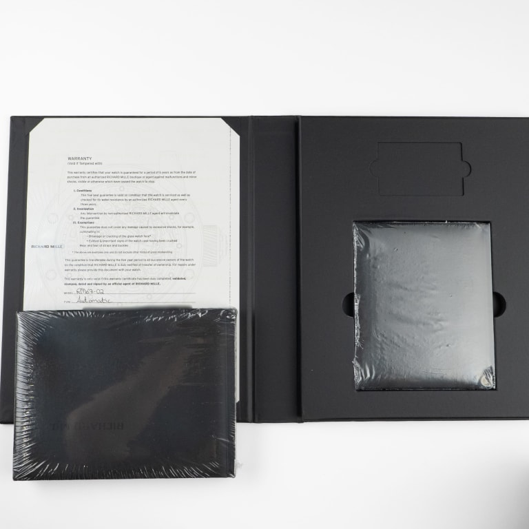 RM67-02 Wayde Van Niekerk Product Image 11