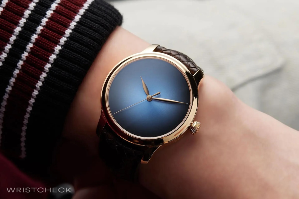 H. Moser & Cie. Endeavour Centre Seconds Rose Gold Funky Blue Dial