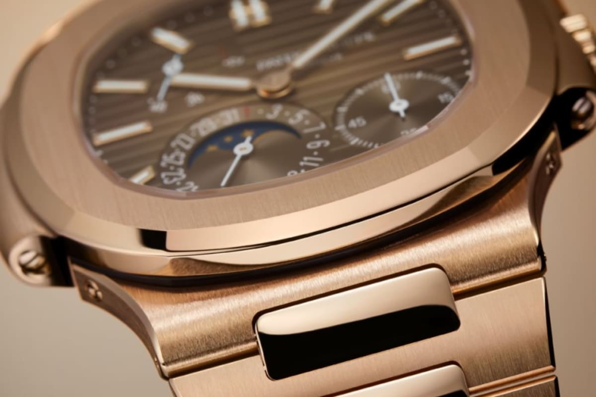 Patek Philippe Nautilus ref. 5712/1R and 5712/1G