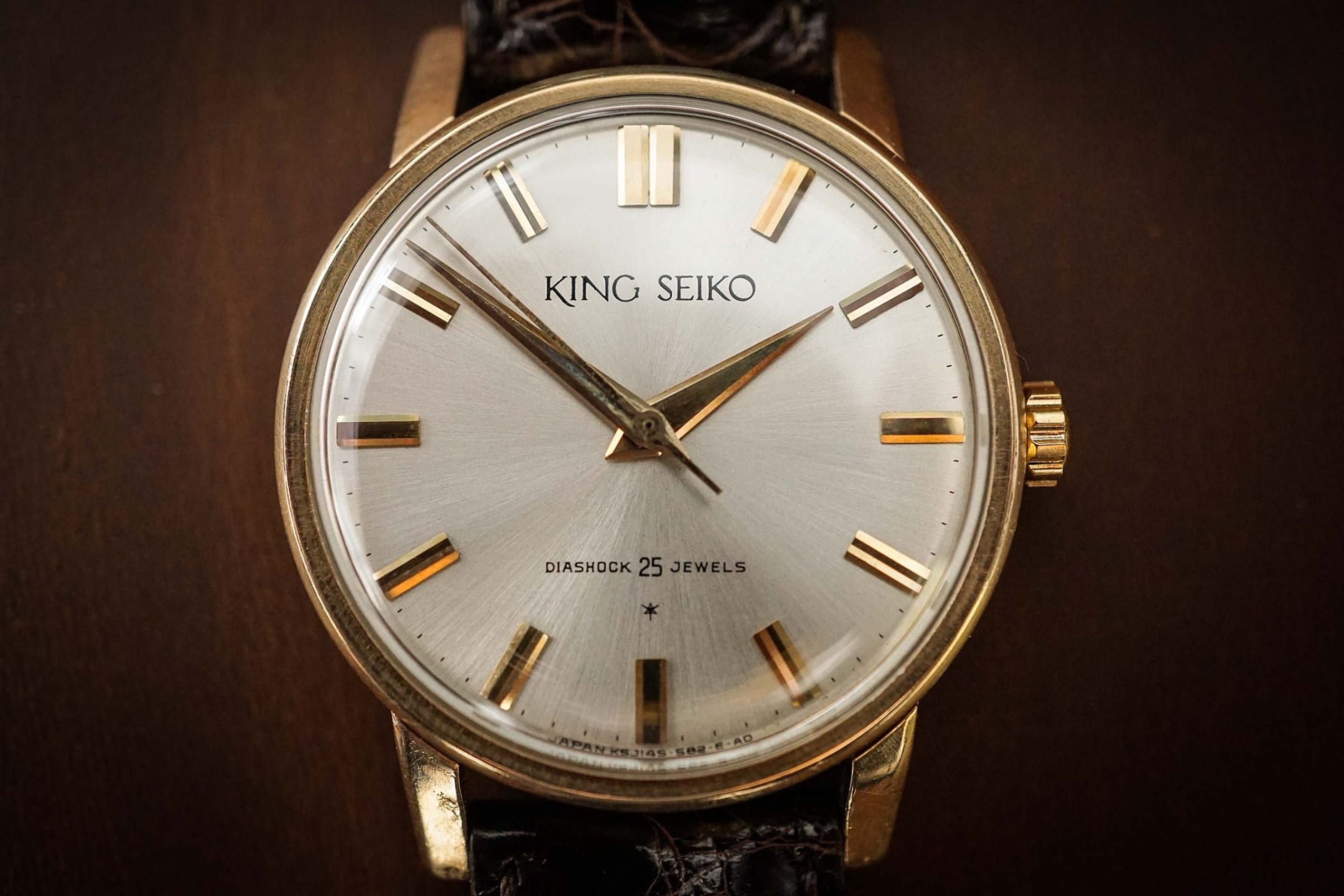 Despite producing respectable models like the 44KS, King Seiko lagged behind Grand Seiko, which excelled and shared similarities with the 44GS, albeit slightly less accuracy Photo: Beyond The Dial