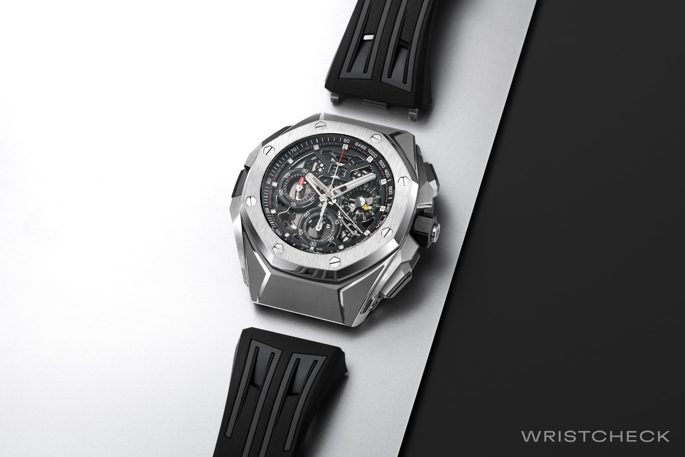 For the first time, the ROC collection has a watch with an interchangeable strap