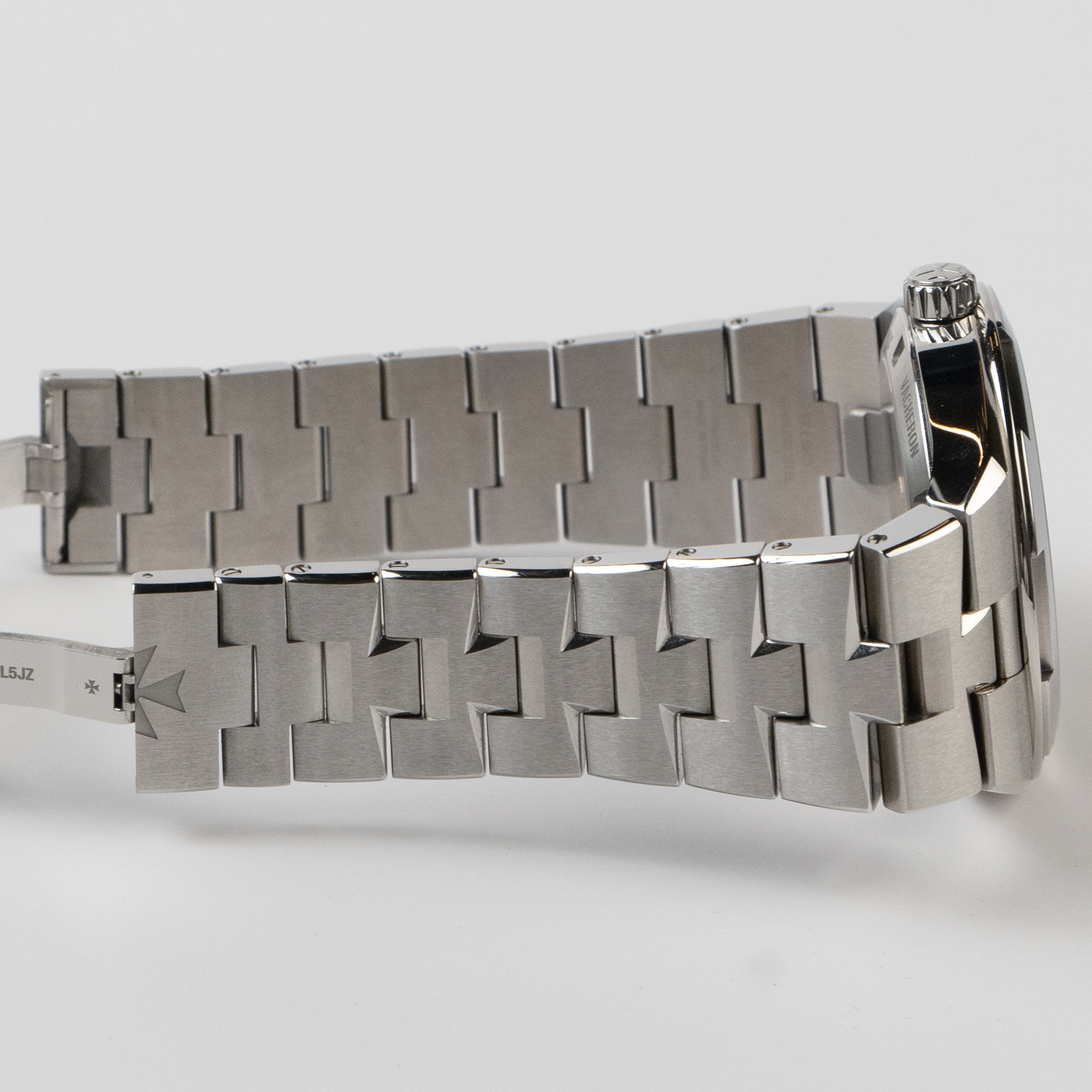 Overseas Date Steel Black Dial 41mm Product Image 9