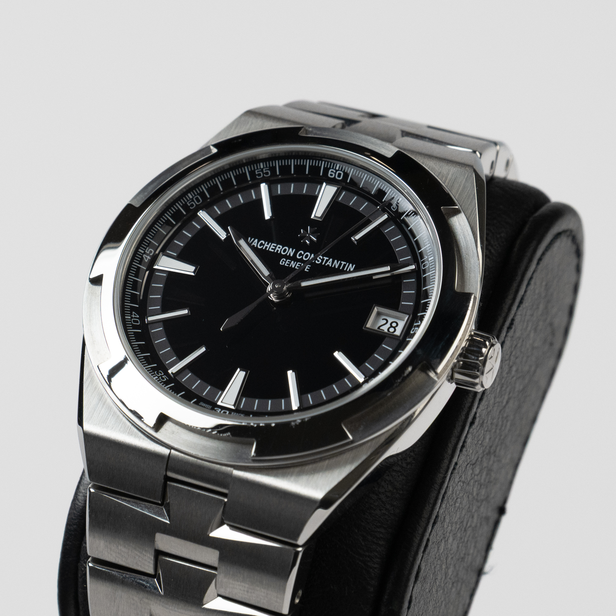 Overseas Date Steel Black Dial 41mm Product Image 1