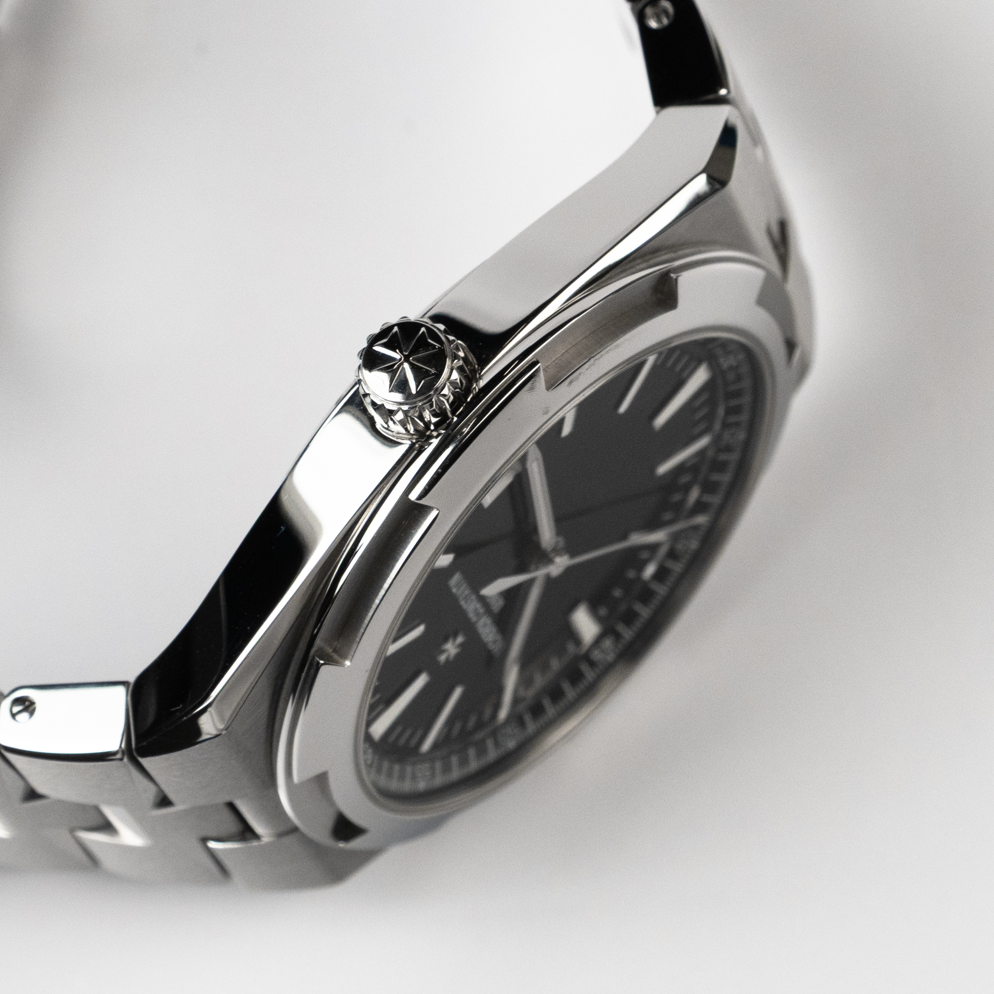 Overseas Date Steel Black Dial 41mm Product Image 5