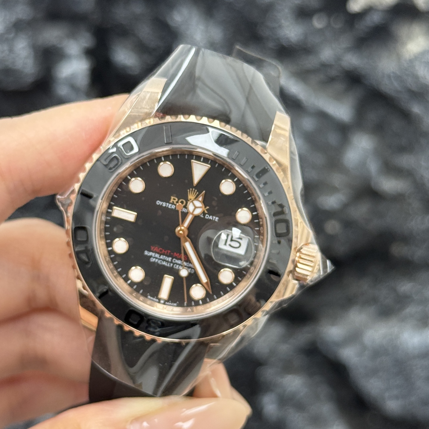 Yacht-Master Rose Gold Oysterflex Black Dial 40mm Product Image 4