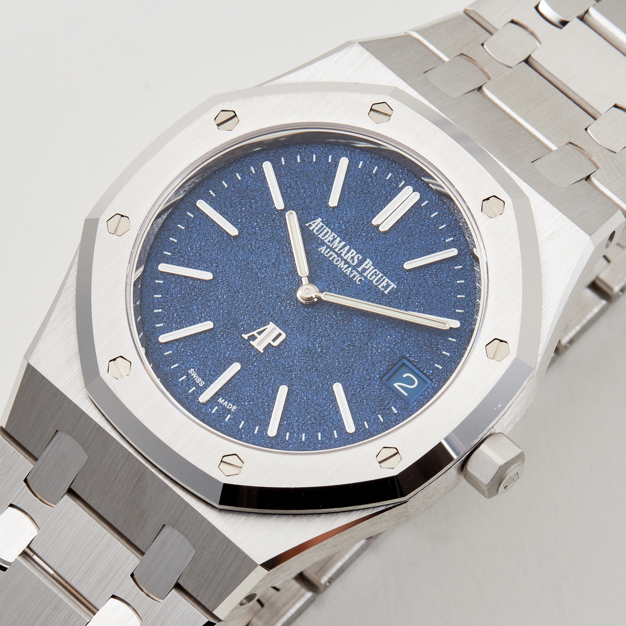 Royal Oak "Jumbo" Extra-Thin White Gold Blue Dial 39mm Product Image 1