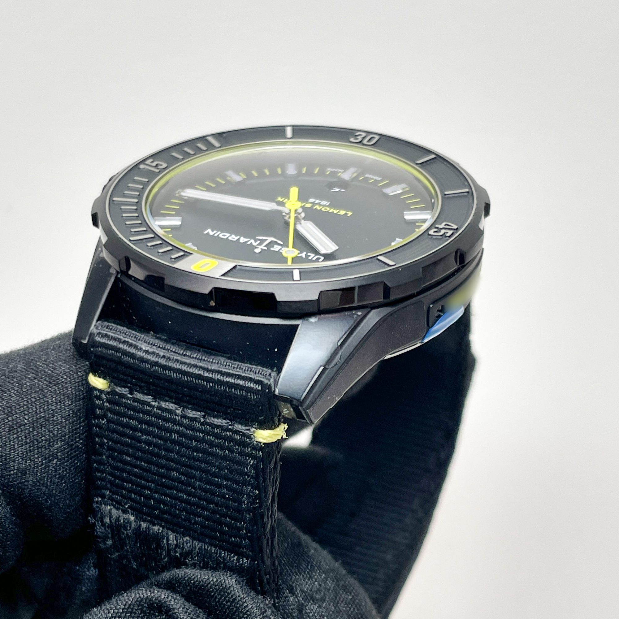 Diver Lemon Shark Limited Edition Steel Black Dial 42mm Product Image 4