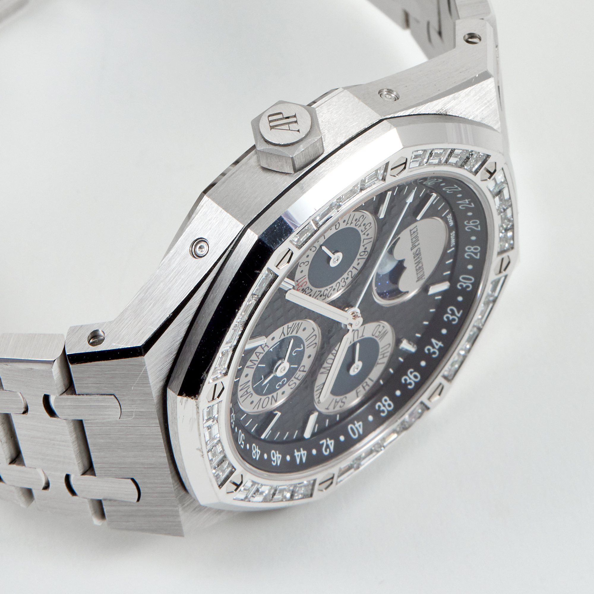 Royal Oak Perpetual Calendar White Gold Diamond Black Dial 41mm Product Image 4