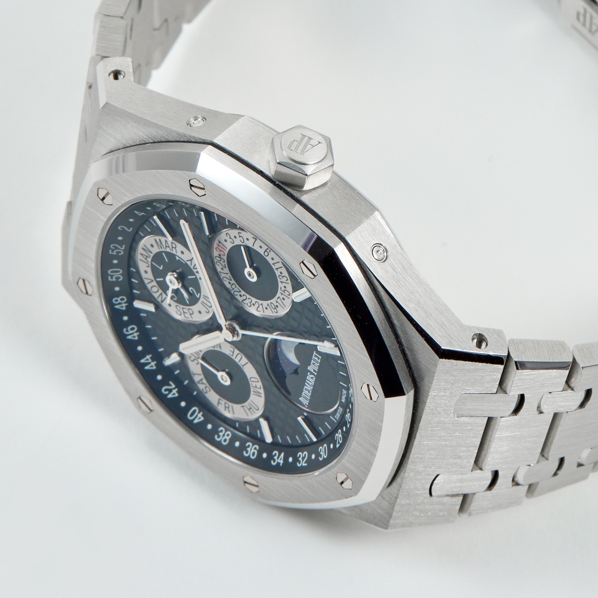 Royal Oak Perpetual Calendar "Yoshida" Platinum Black Dial 41mm Product Image 2
