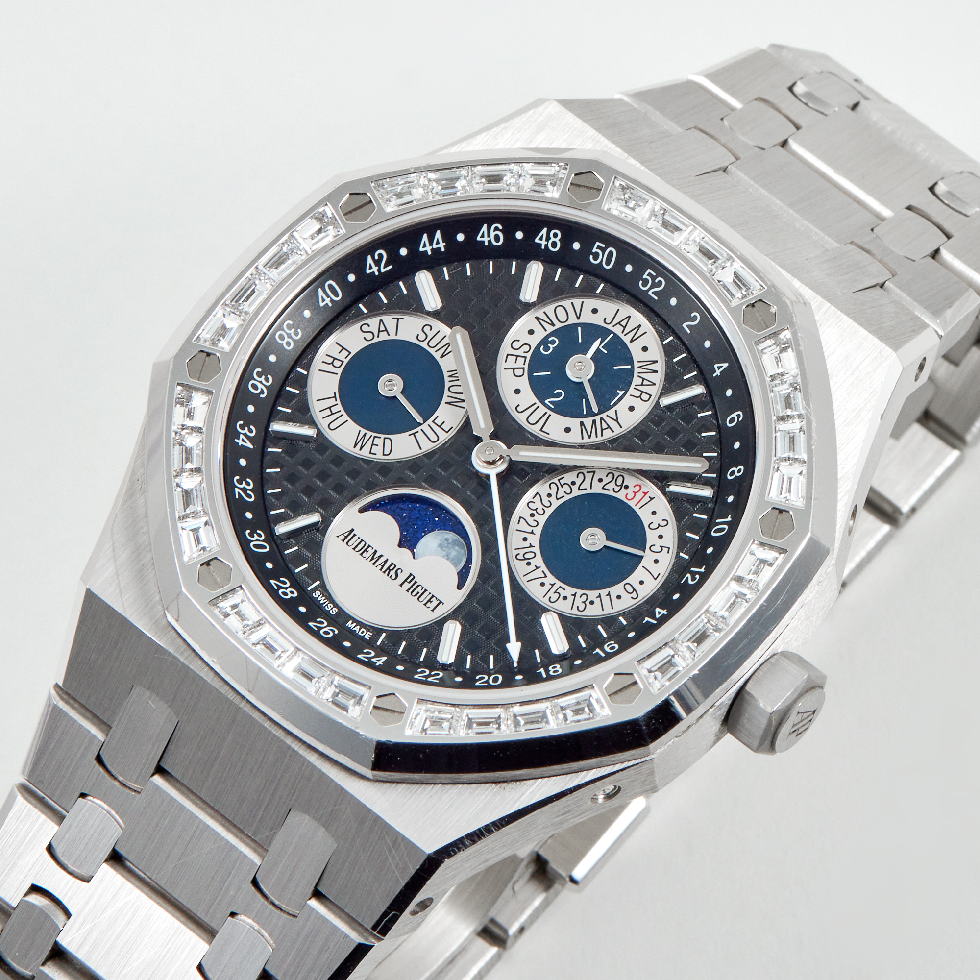 Royal Oak Perpetual Calendar White Gold Diamond Black Dial 41mm Product Image 1