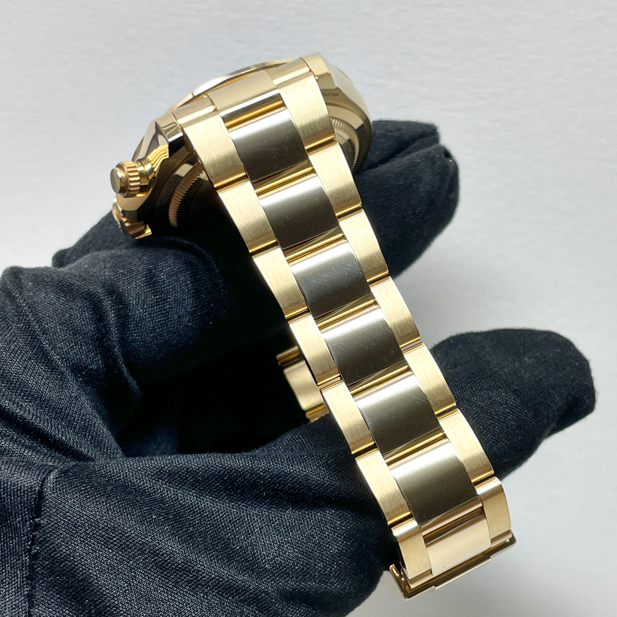 Daytona Yellow Gold Black Dial 40mm Product Image 11