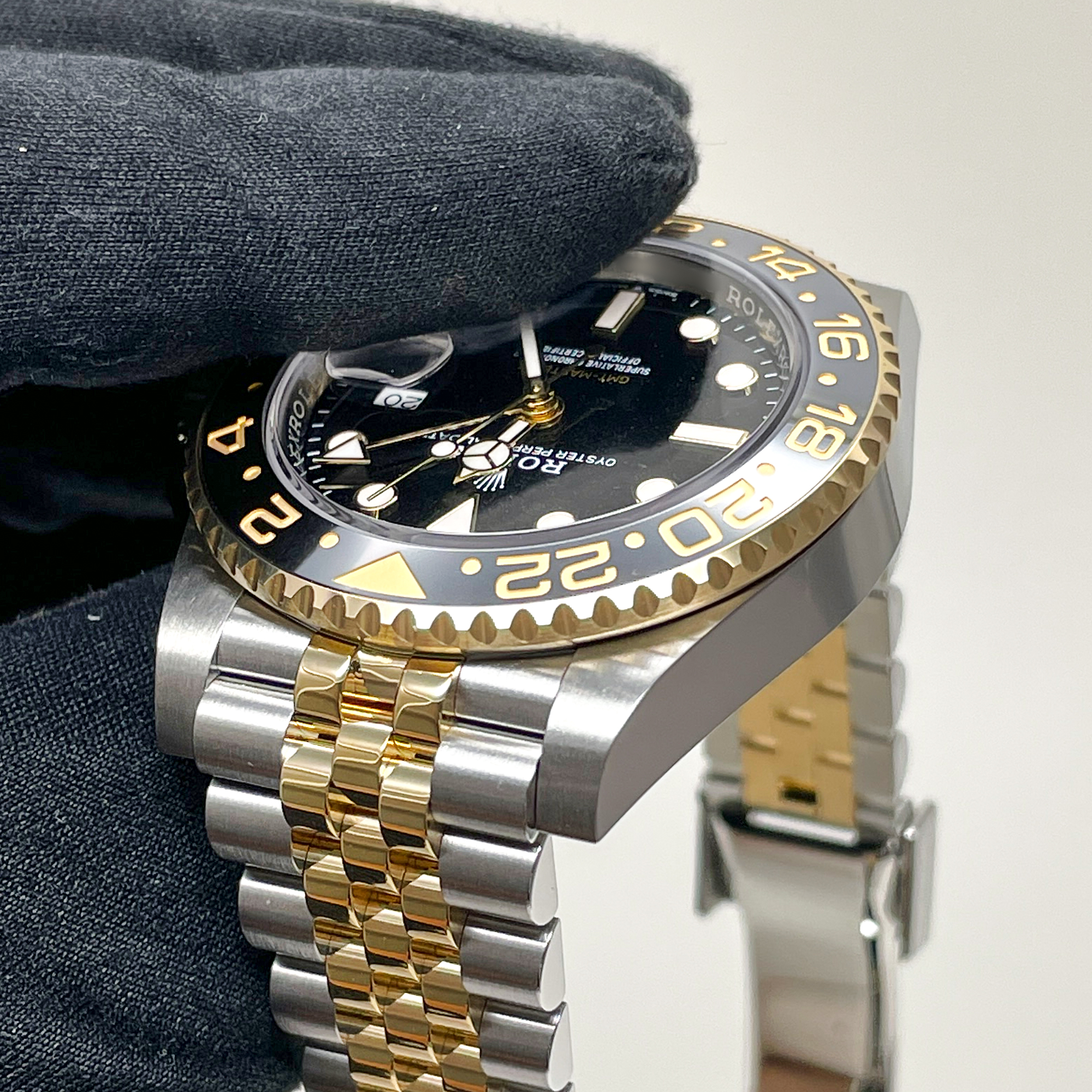 GMT-Master II Yellow Gold & Steel Jubilee Black Dial 40mm Product Image 5