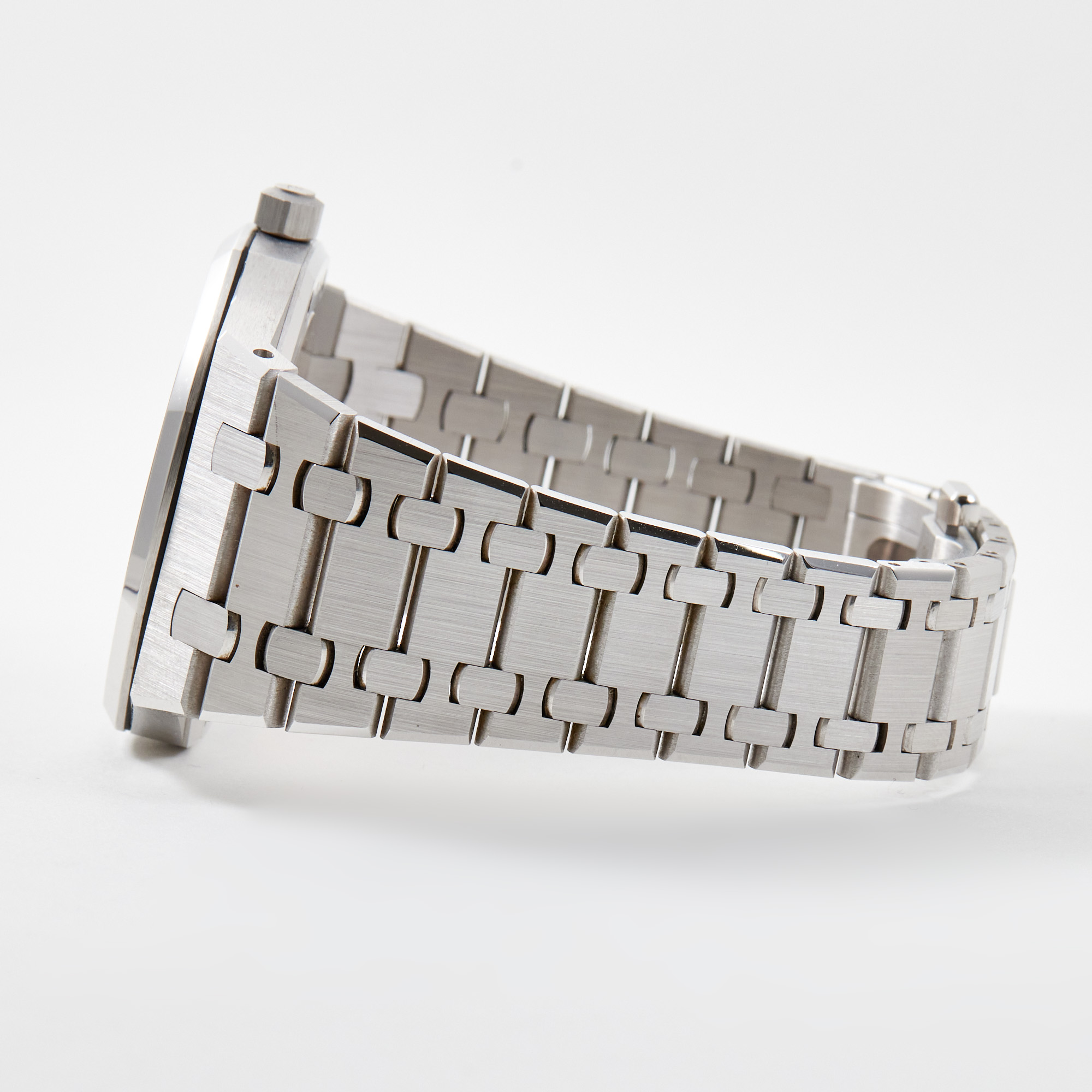 Royal Oak White Gold Salmon Dial 39mm Product Image 11