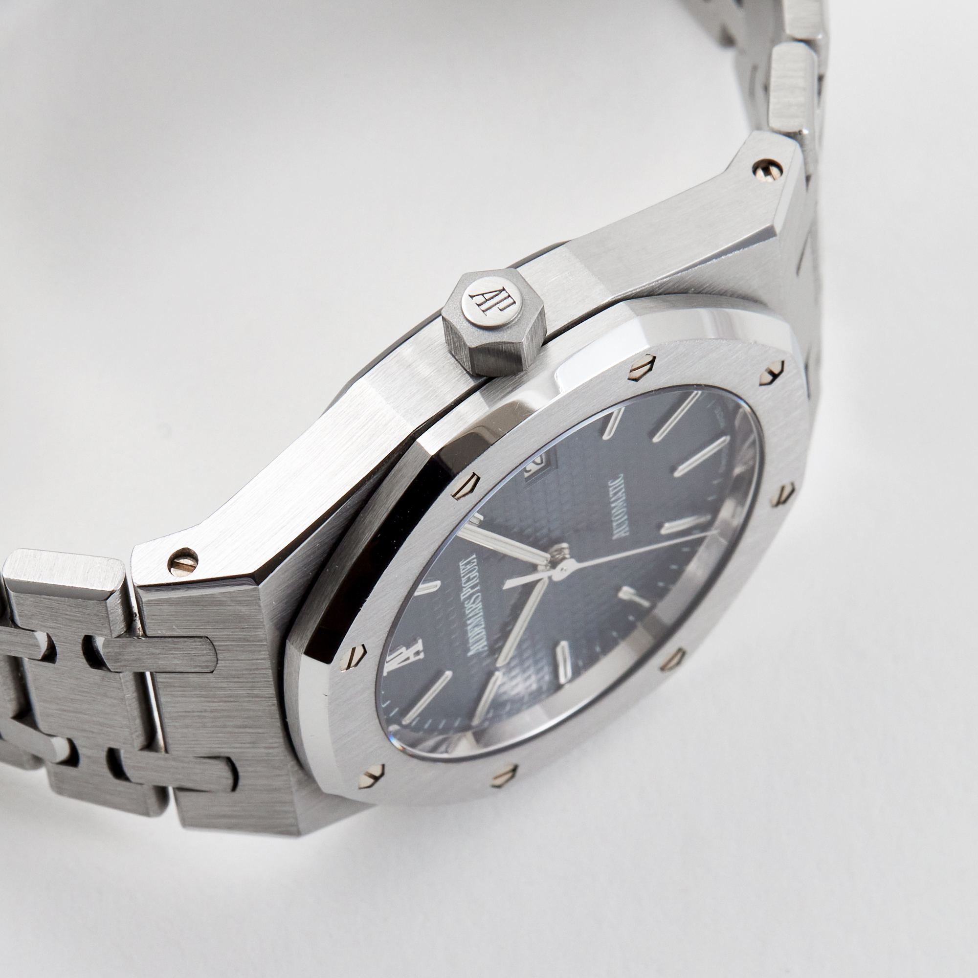 Royal Oak Mid-Size Steel Blue Dial 33mm Product Image 4
