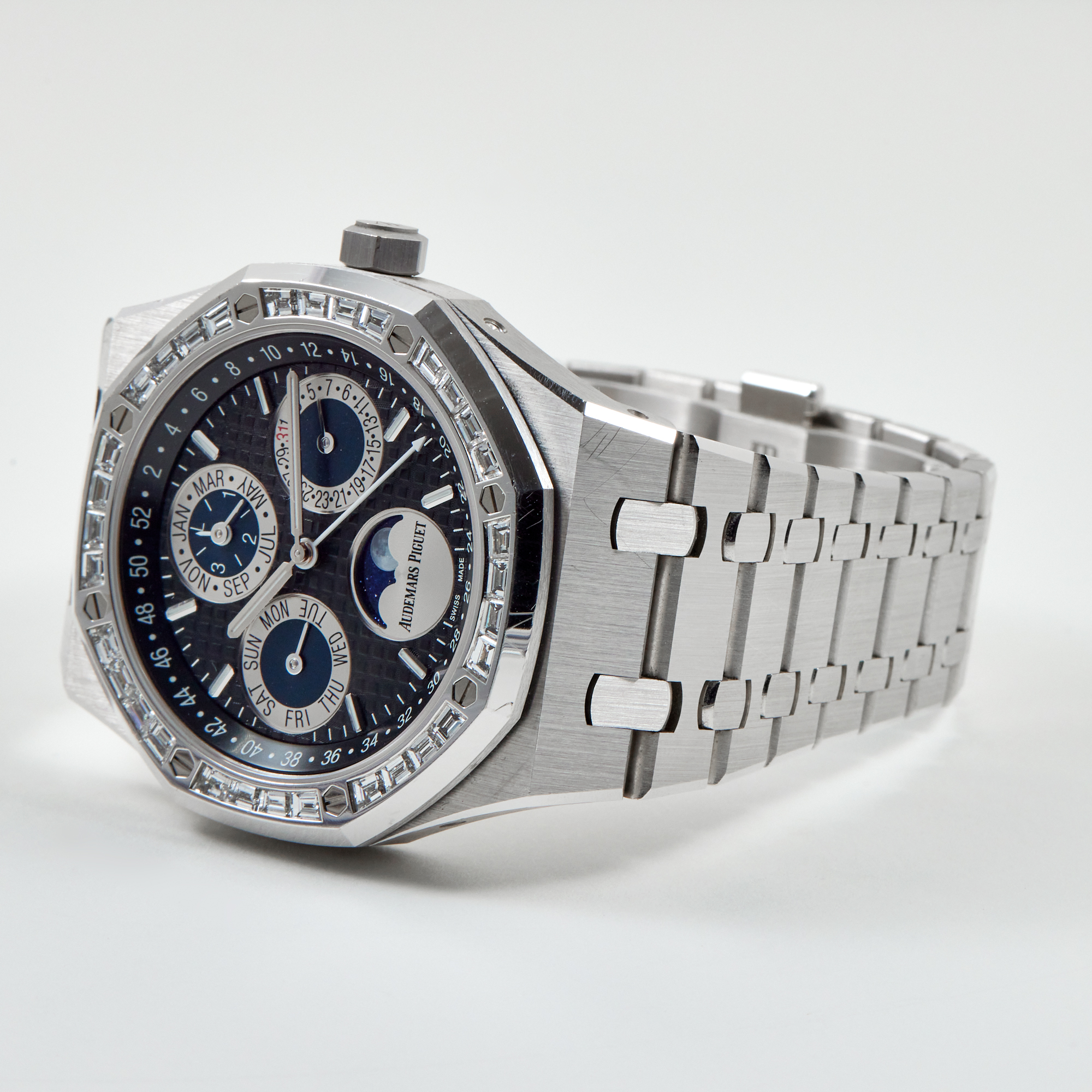 Royal Oak Perpetual Calendar White Gold Diamond Black Dial 41mm Product Image 15