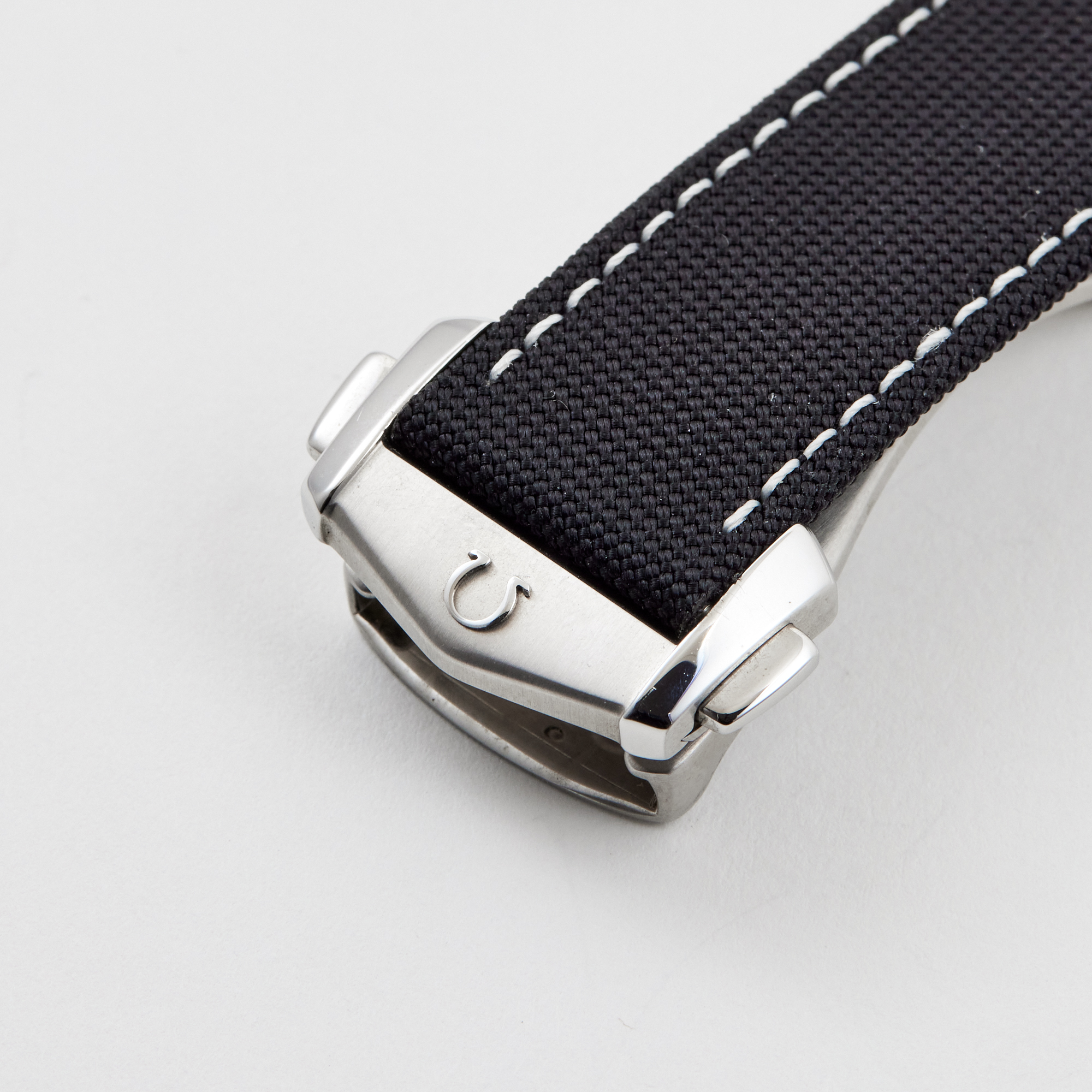 Speedmaster Professional Moonwatch "Silver Snoopy Award" Steel White Dial 42mm Product Image 9