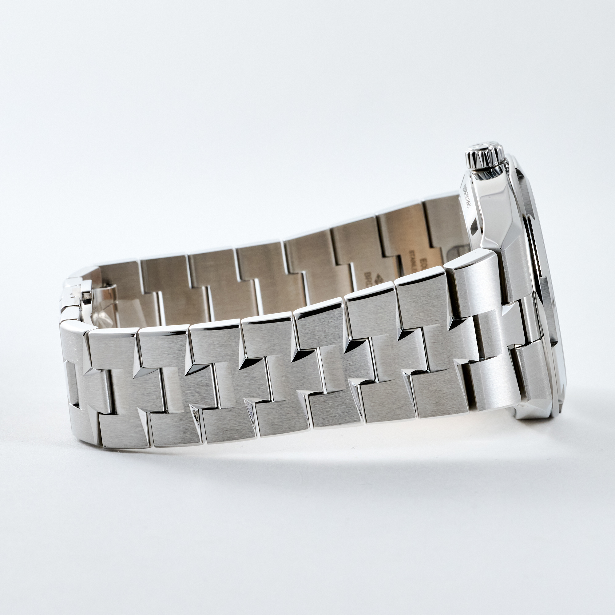 Overseas Date Steel Blue Dial 41mm Product Image 10