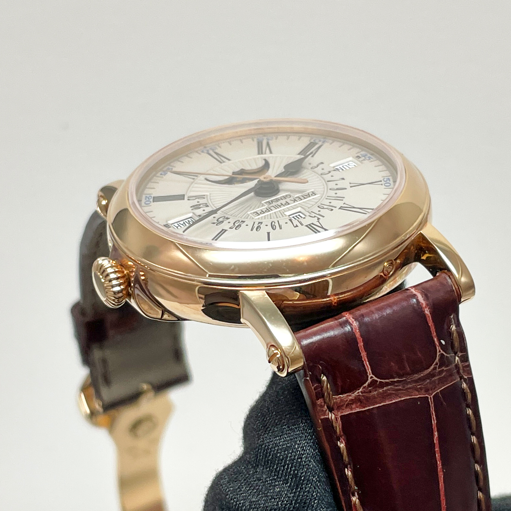 Perpetual Calendar Retrograde Date Yellow Gold White Dial 38mm Product Image 5