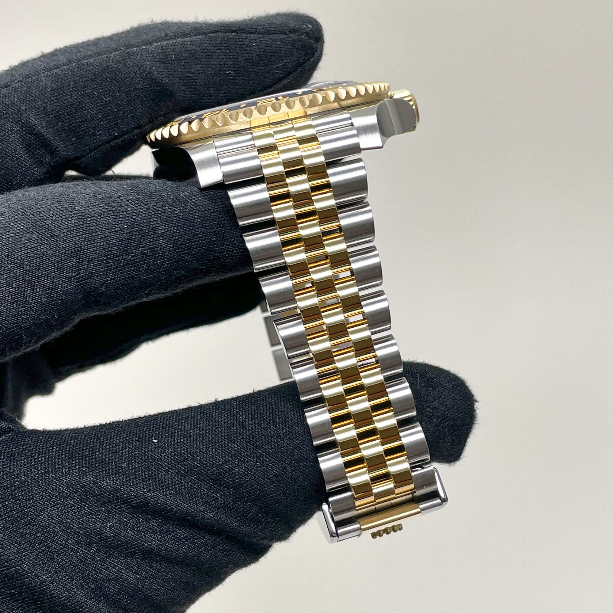 GMT-Master II Yellow Gold & Steel Jubilee Black Dial 40mm Product Image 9