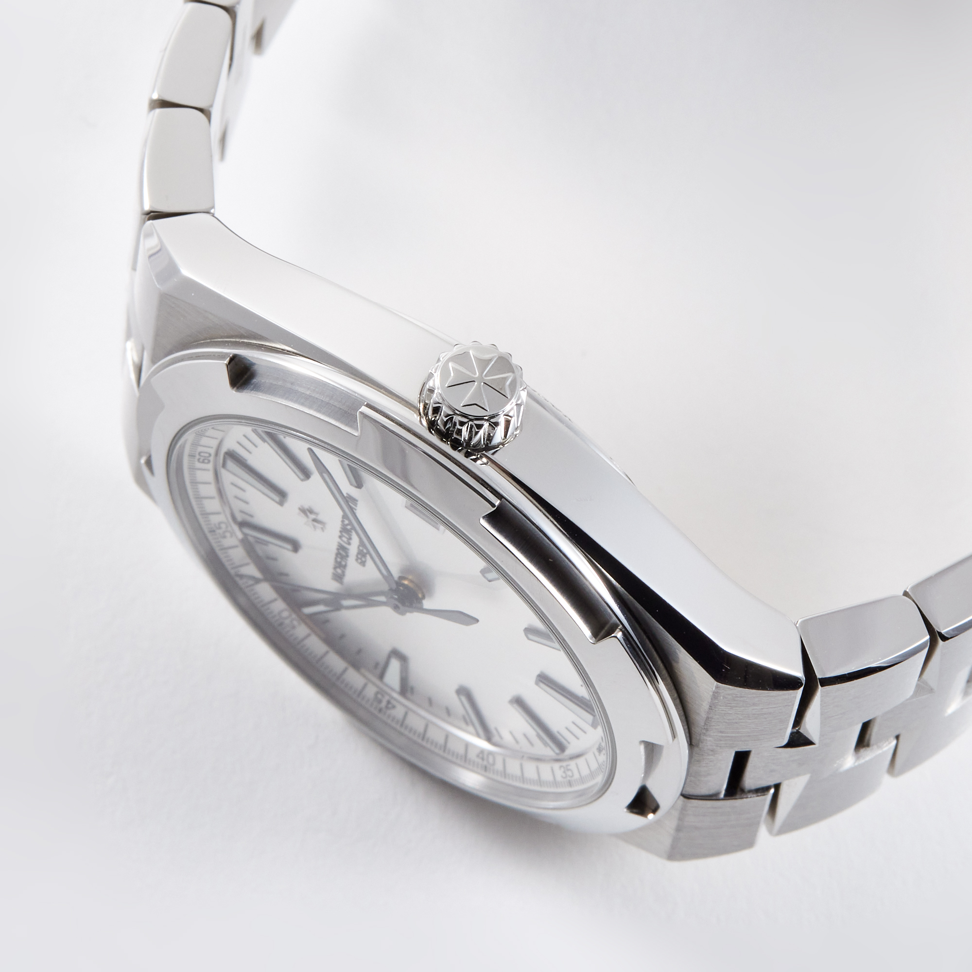 Overseas Date Steel Silver Dial 41mm Product Image 3