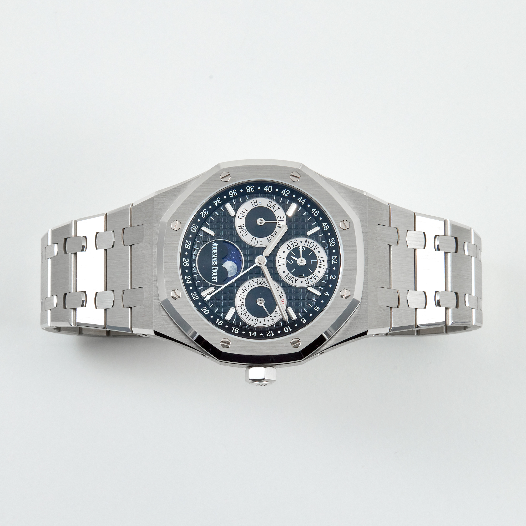 Royal Oak Perpetual Calendar "Yoshida" Platinum Black Dial 41mm Product Image 10