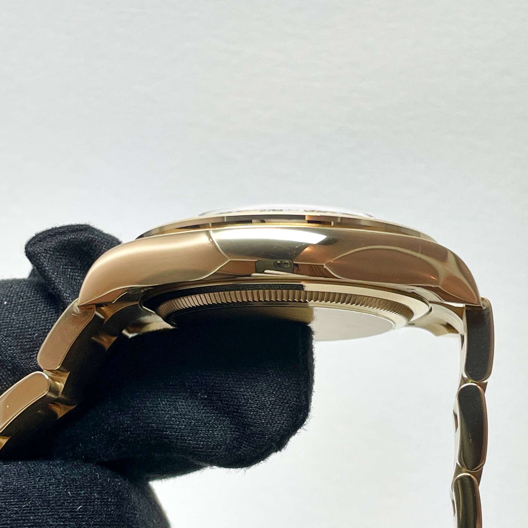 Daytona Yellow Gold Black Dial 40mm Product Image 7