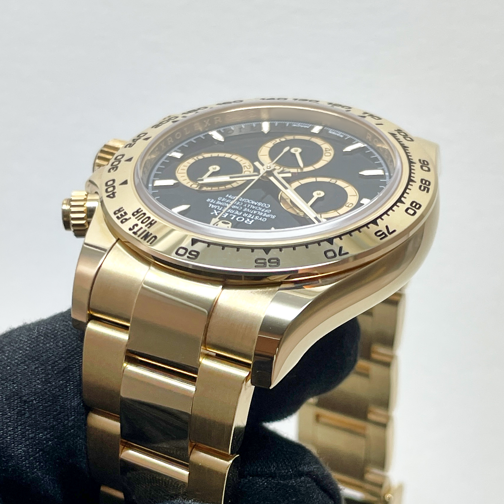 Daytona Yellow Gold Black Dial 40mm Product Image 4
