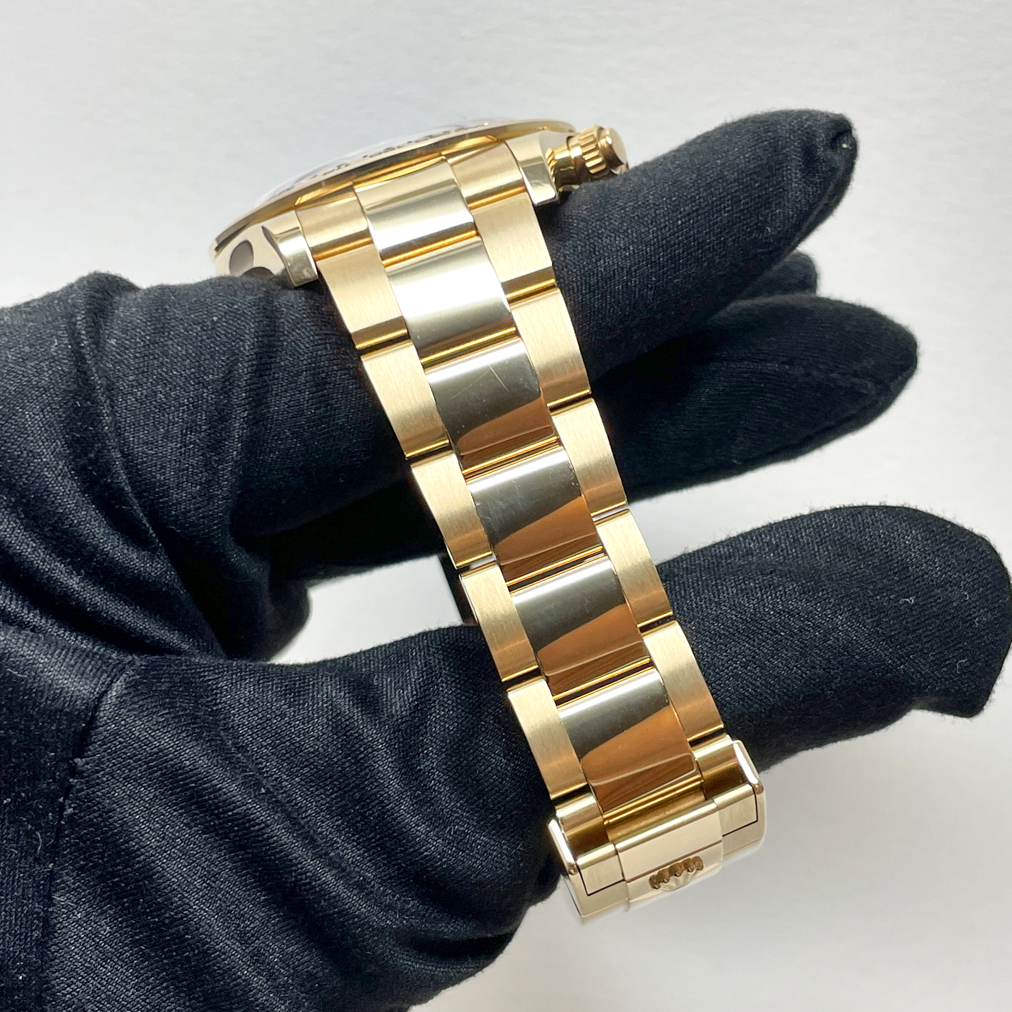 Daytona Yellow Gold Black Dial 40mm Product Image 9