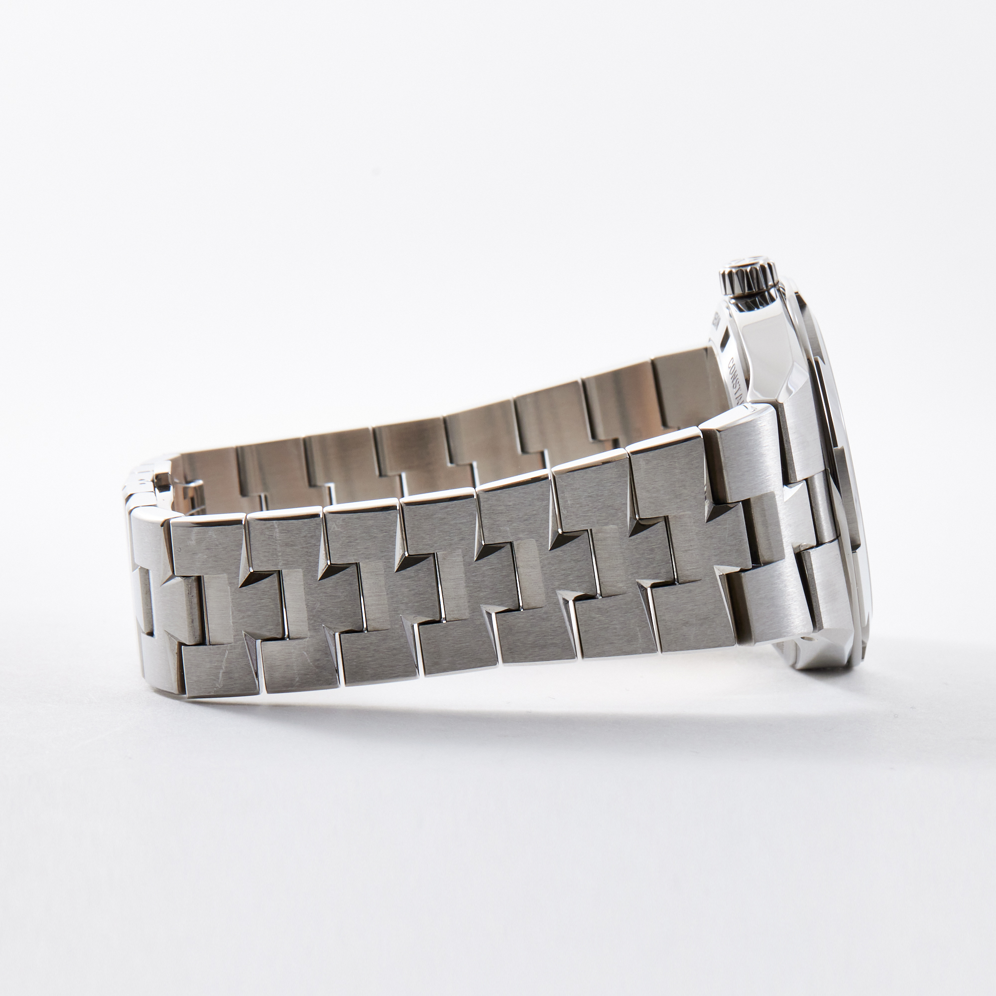 Overseas Date Steel Silver Dial 41mm Product Image 11
