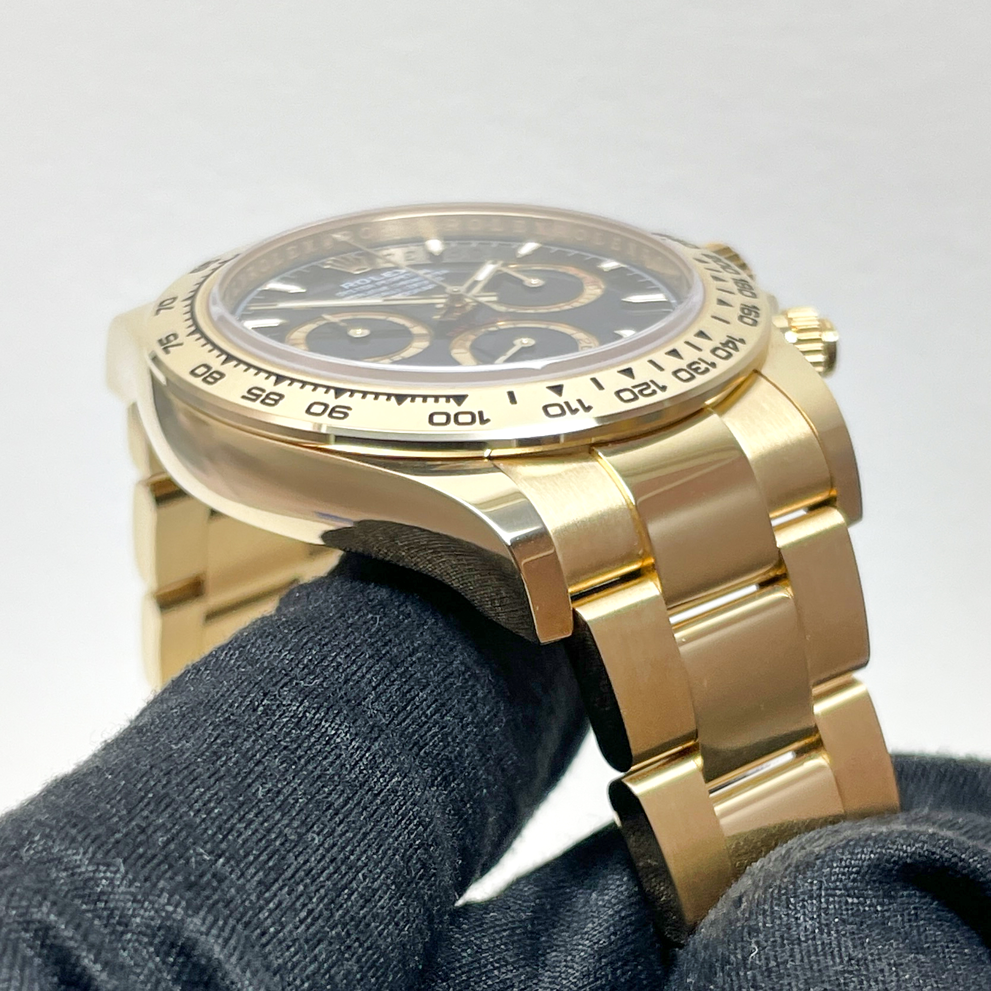 Daytona Yellow Gold Black Dial 40mm Product Image 3