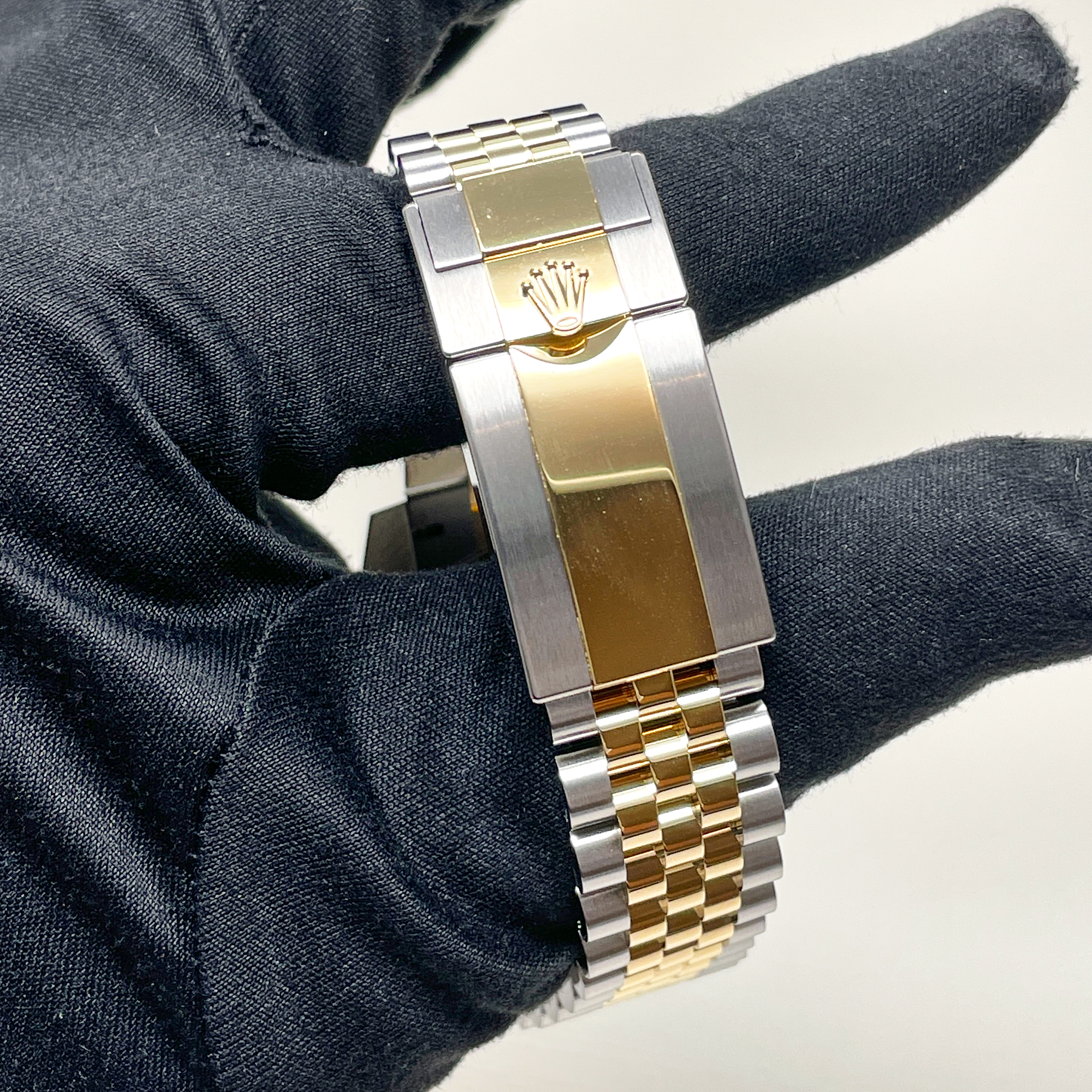 GMT-Master II Yellow Gold & Steel Jubilee Black Dial 40mm Product Image 11