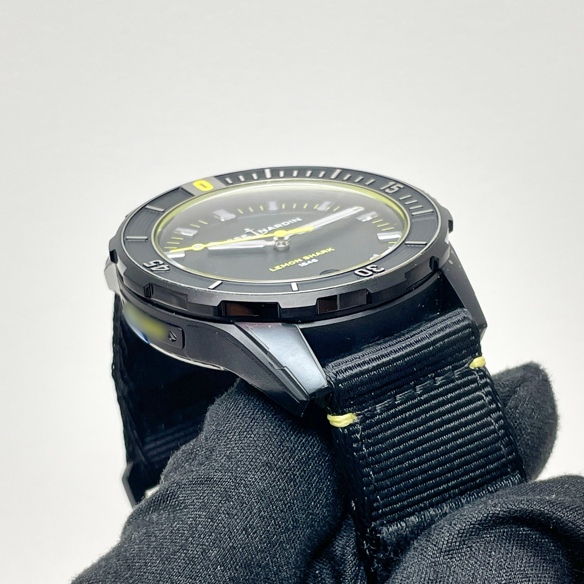Diver Lemon Shark Limited Edition Steel Black Dial 42mm Product Image 3
