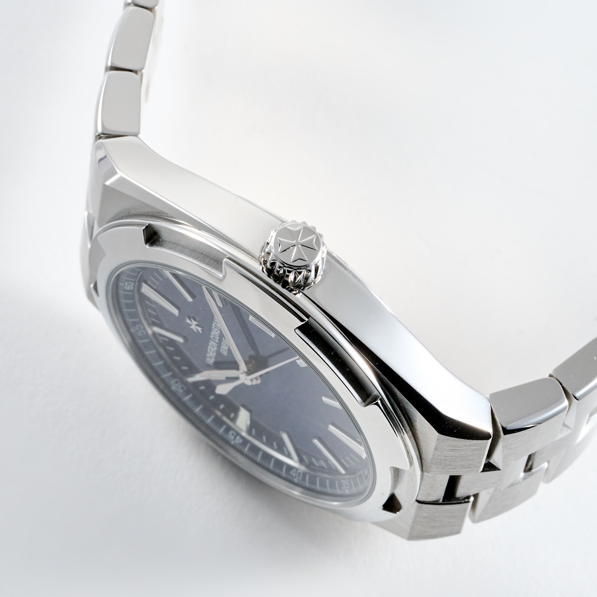Overseas Date Steel Blue Dial 41mm Product Image 2
