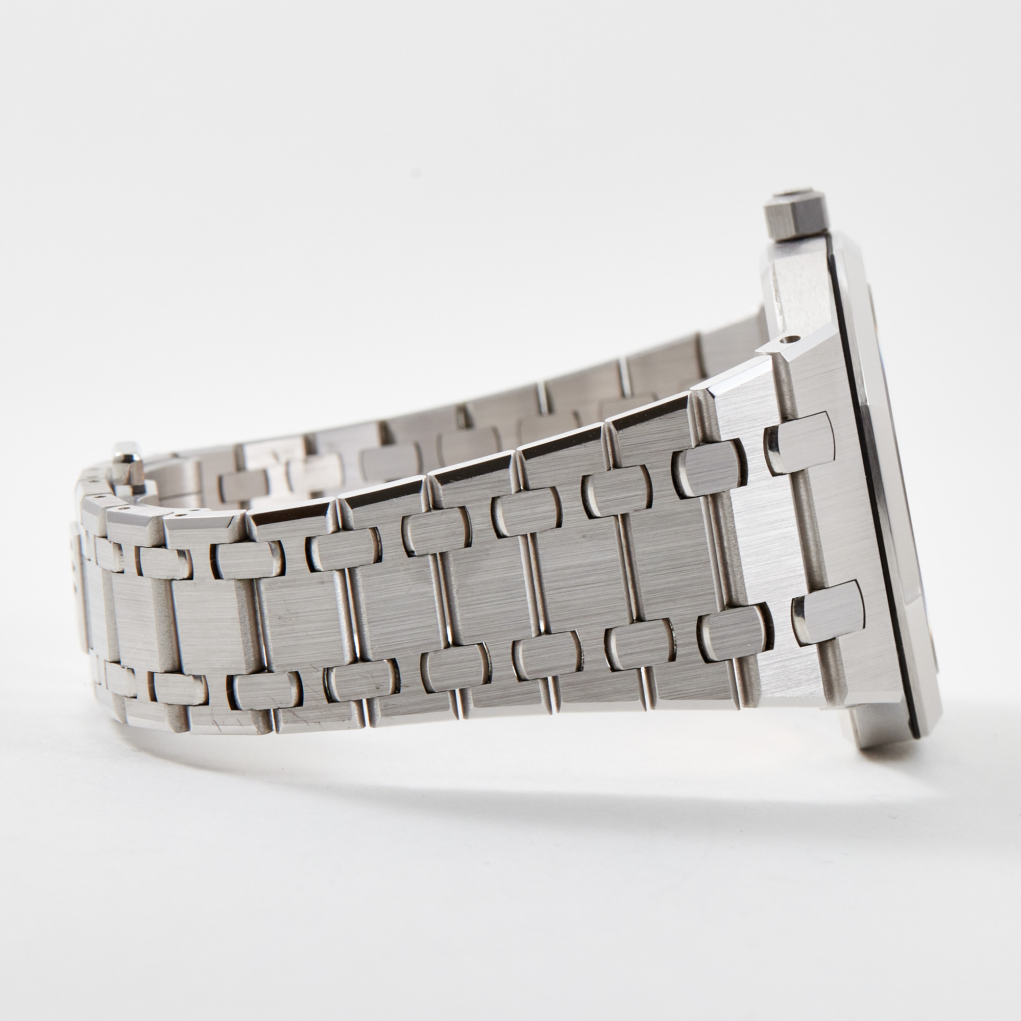 Royal Oak White Gold Salmon Dial 39mm Product Image 12