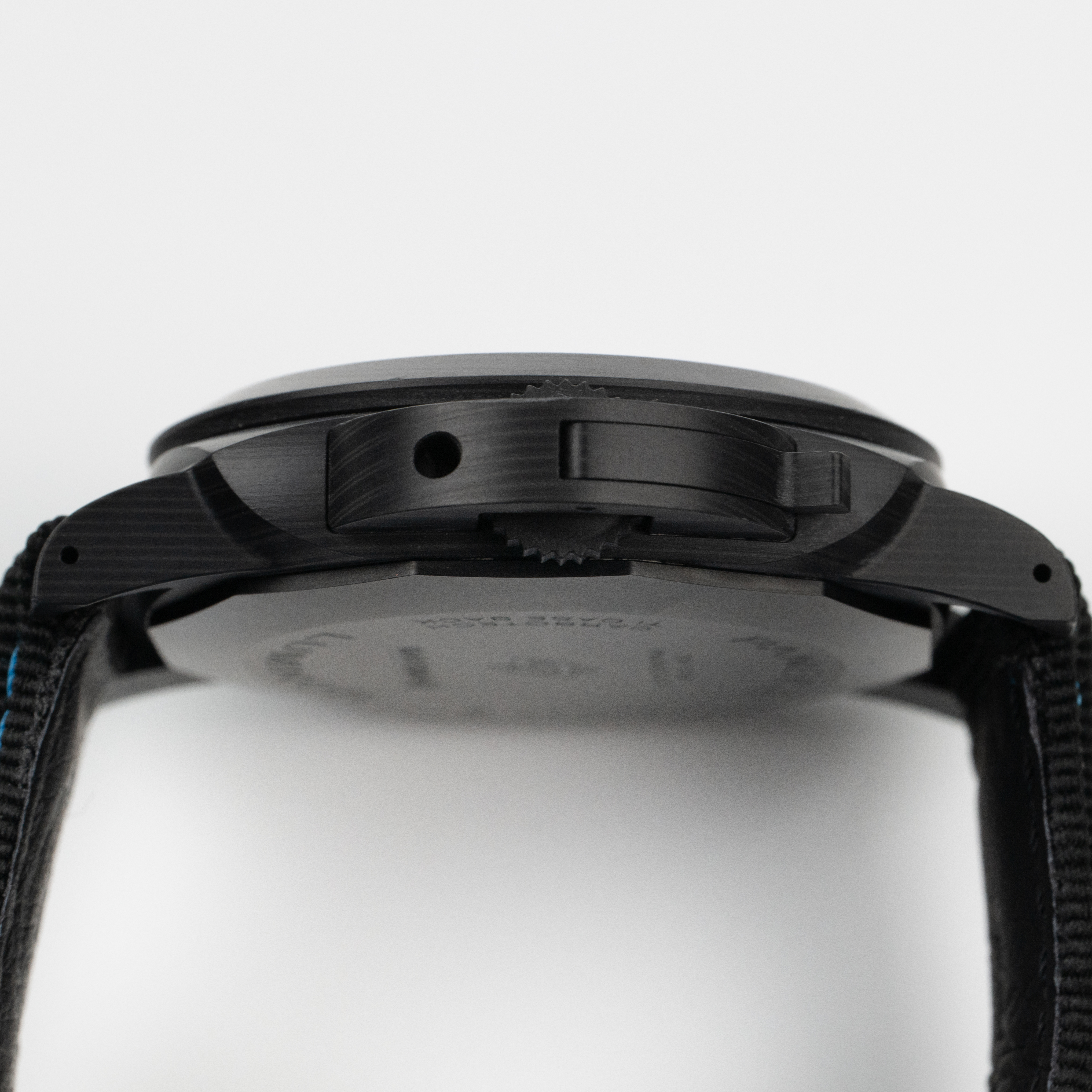 Luminor 3 Days Carbon Black Dial 44mm1 Product Image 4