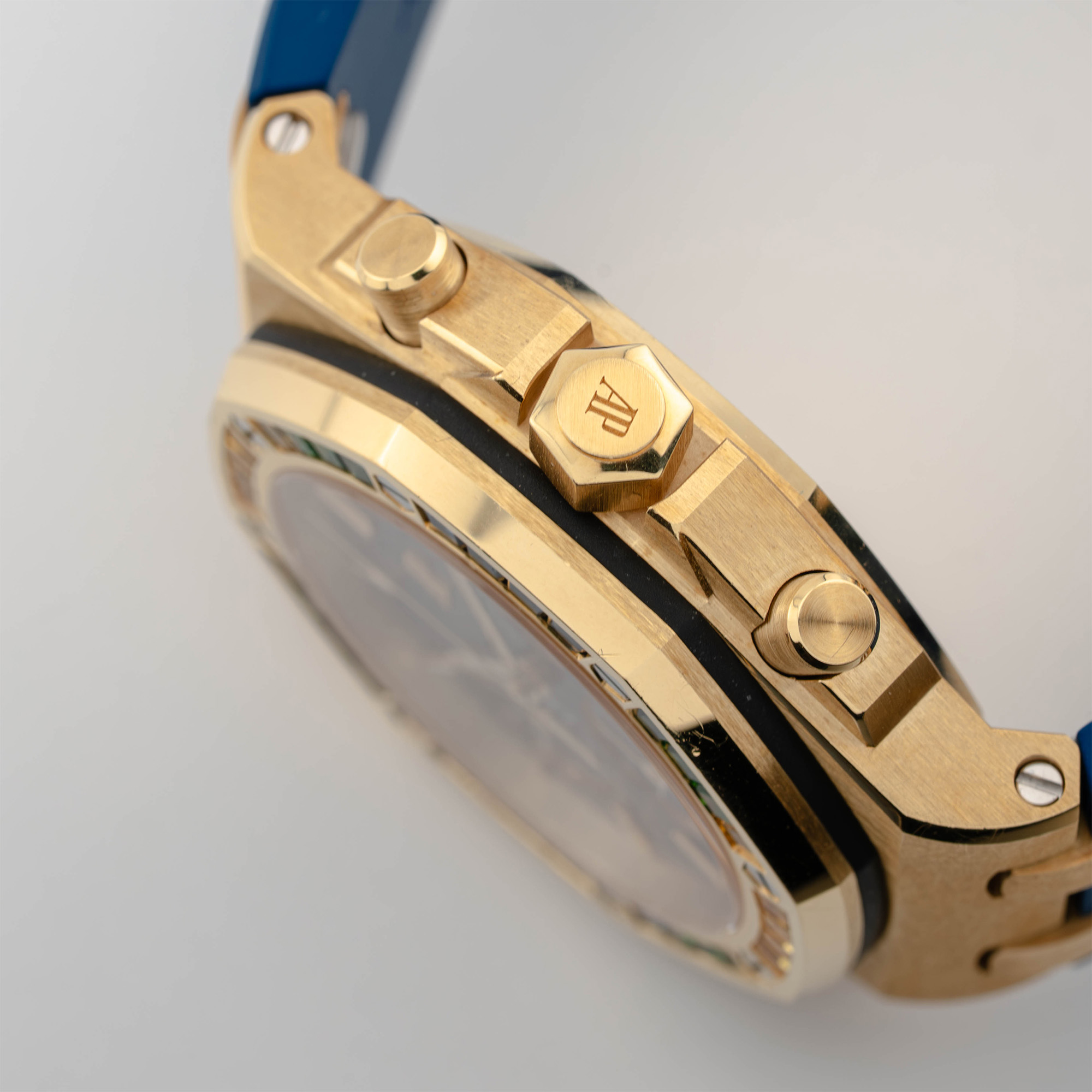 Royal Oak Offshore Lady Chronograph Yellow Gold Gem-Set Blue Dial 37mm Product Image 5