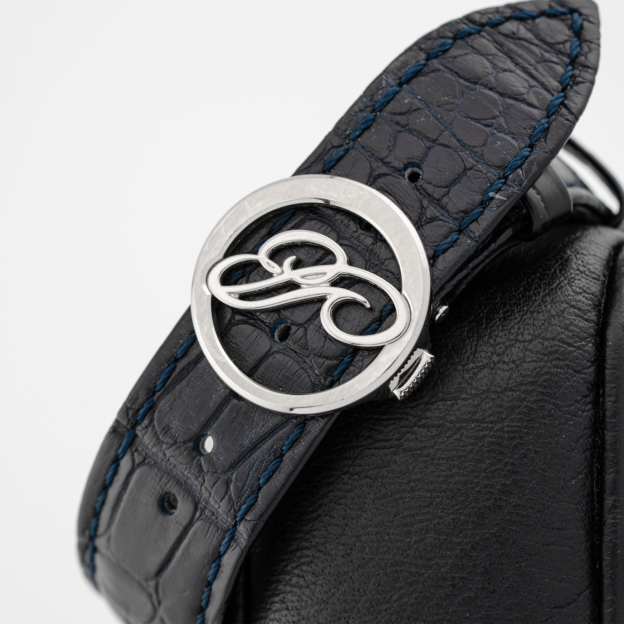 Classique 7137 White Gold Blue Dial 39mm Product Image 3