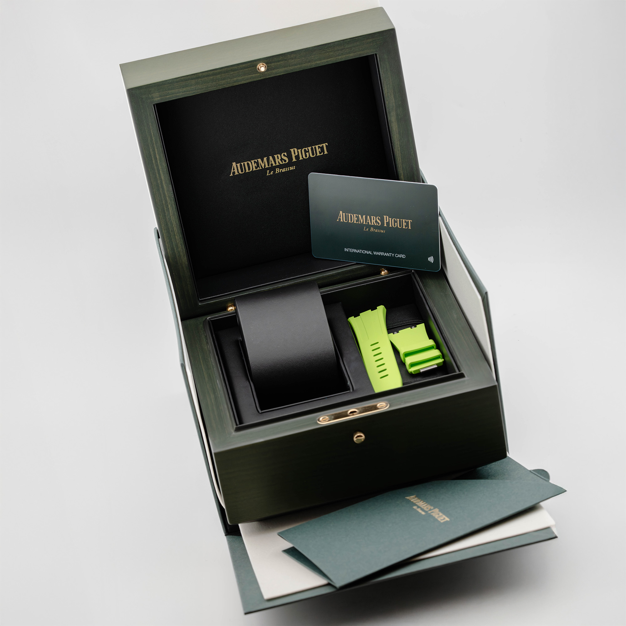 Royal Oak Offshore Lady Chronograph Yellow Gold Gem-Set Blue Dial 37mm Product Image 11