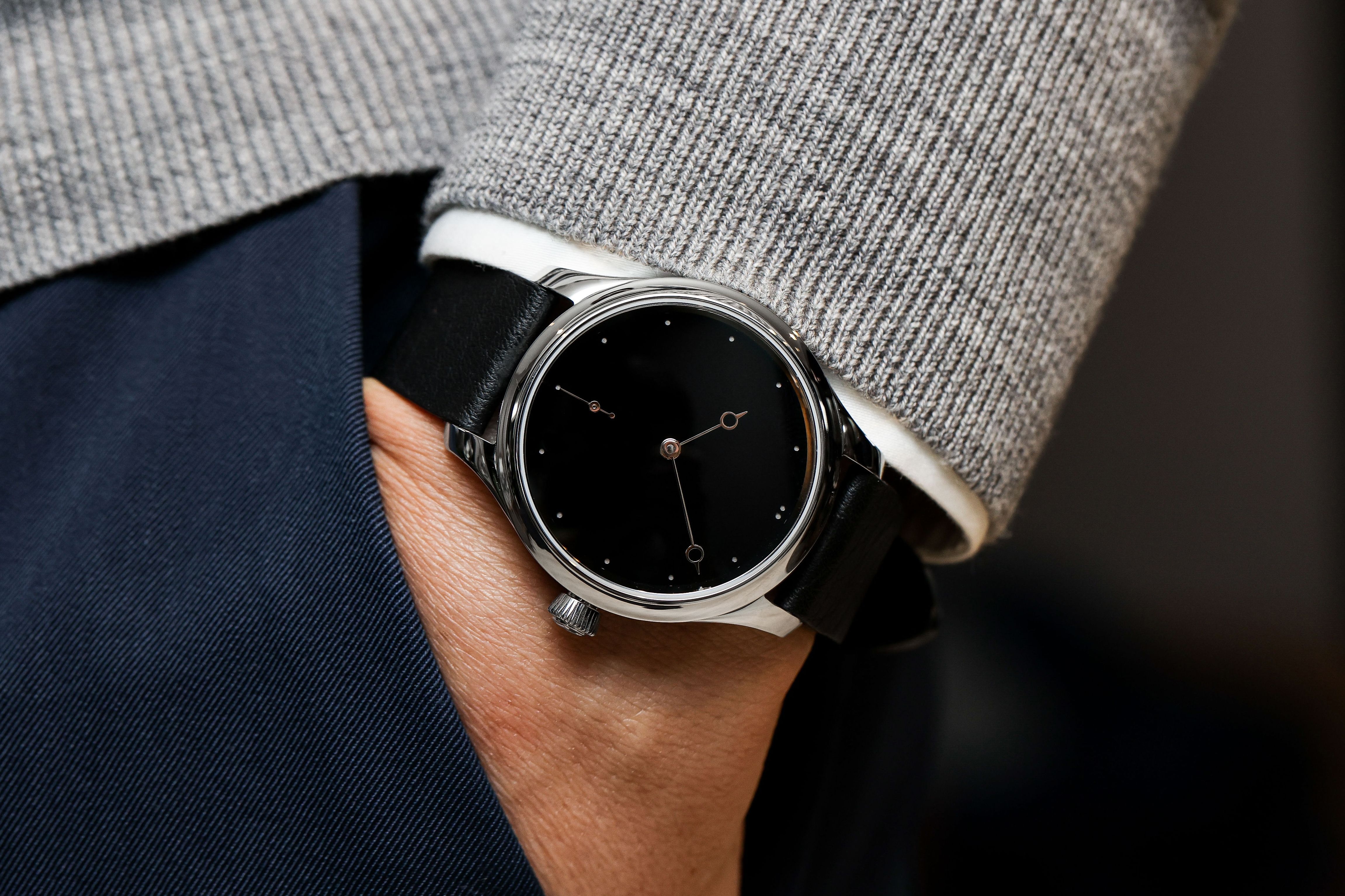 H. Moser & The Armoury Reveal Vantablack Endeavor Small Seconds Total  Eclipse - Worn & Wound